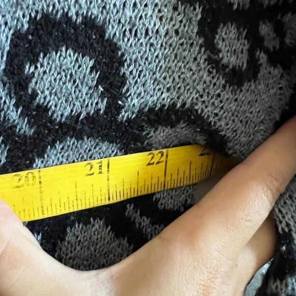 Gray Flower Womens Cardigan Size Medium Y2K Retro Indie‎ Cottagecore - Picture 6 of 6